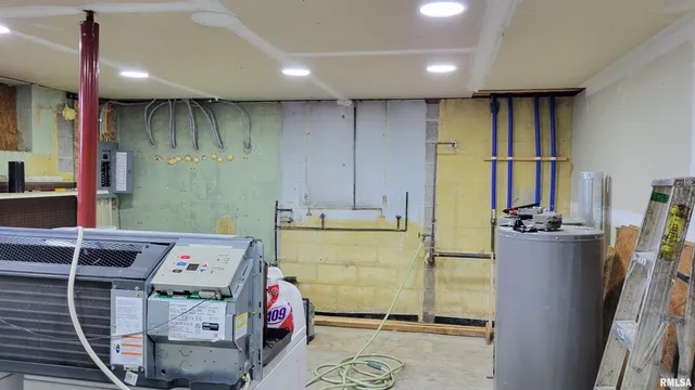 $425,000 | 411 East Hester Street, Carbondale, IL 62901