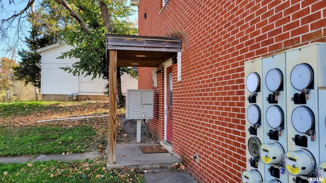 $425,000 | 411 East Hester Street, Carbondale, IL 62901
