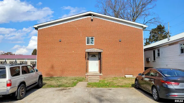 $425,000 | 411 East Hester Street, Carbondale, IL 62901