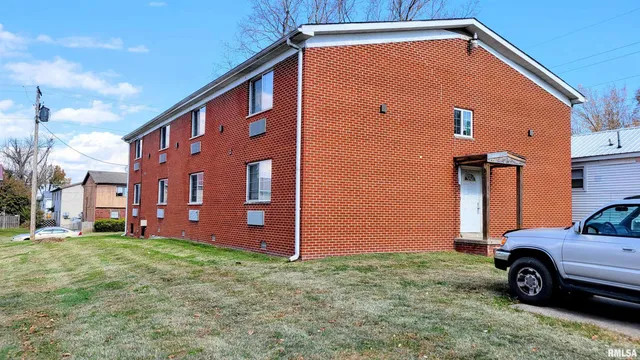 $425,000 | 411 East Hester Street, Carbondale, IL 62901