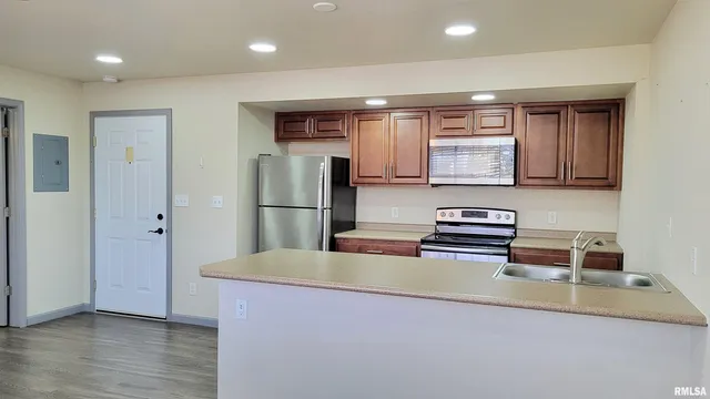 $425,000 | 411 East Hester Street, Carbondale, IL 62901