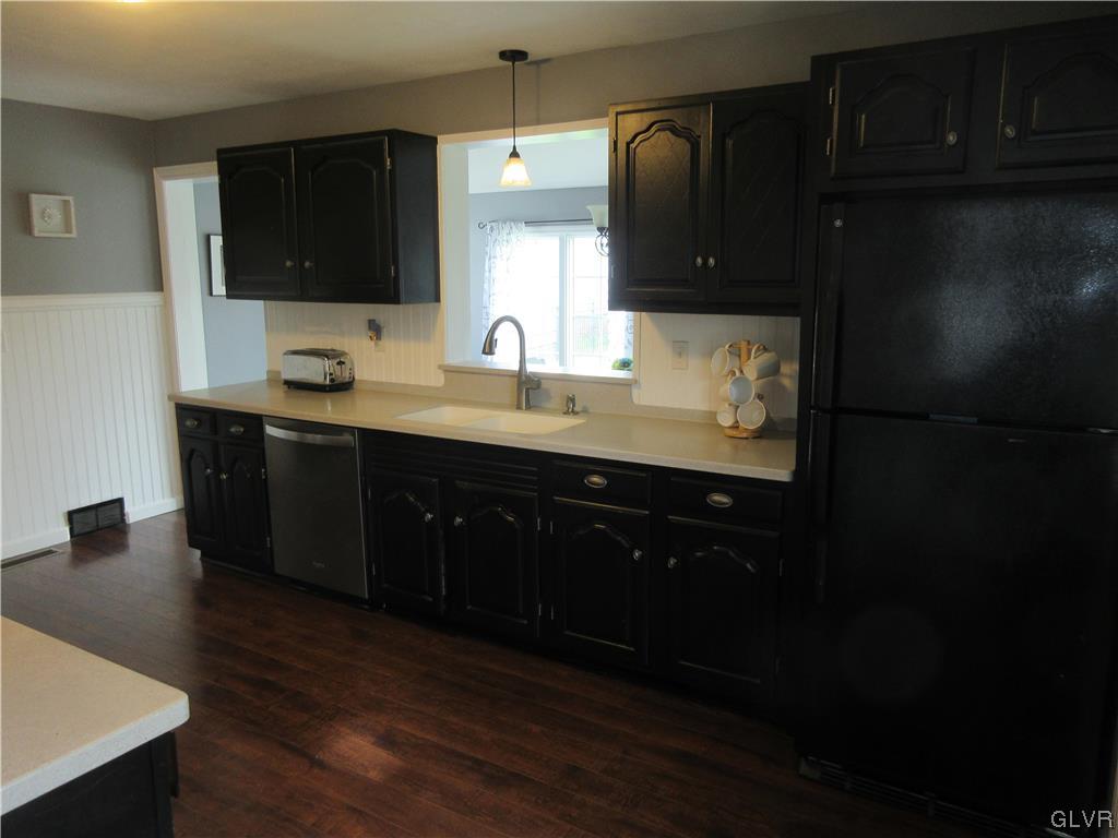 429 East Lawn Road Nazareth, PA 18064 - Photo 11 of 29 Kitchen