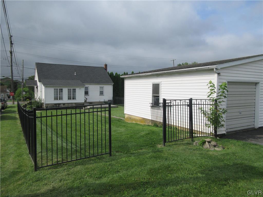 429 East Lawn Road Nazareth, PA 18064 - Photo 8 of 29 Fenced yard