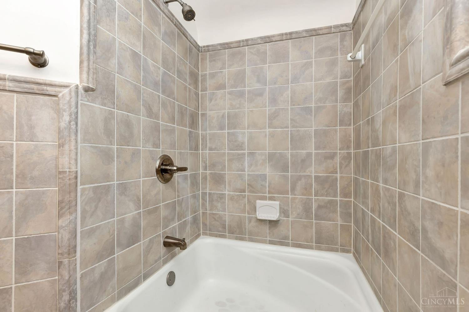 2429 Park Avenue Cincinnati, OH 45212 - Photo 32 of 40