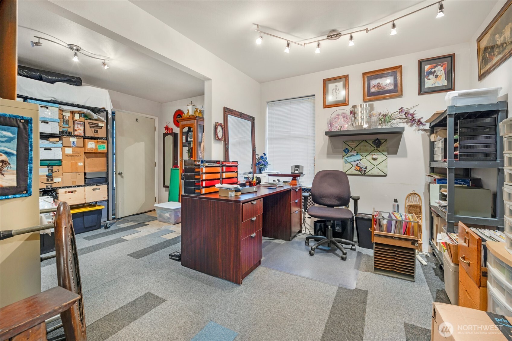 525 192nd Place Southeast Bothell, WA 98012 - Photo 16 of 18 a workspace with furniture