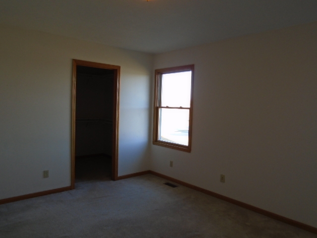 8629 Blue River Road Rockford, IL 61107 - Photo 11 of 19 Gallery Image 11