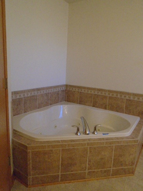 8629 Blue River Road Rockford, IL 61107 - Photo 14 of 19 Gallery Image 14