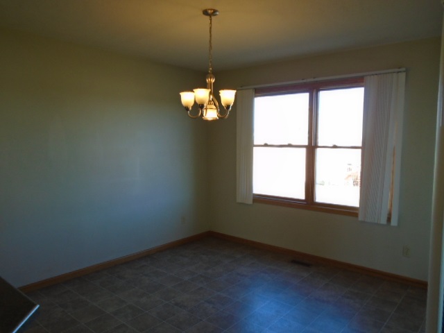 8629 Blue River Road Rockford, IL 61107 - Photo 9 of 19 Gallery Image 9