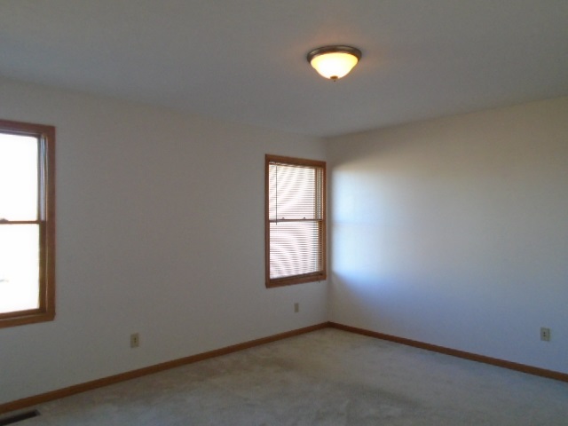 8629 Blue River Road Rockford, IL 61107 - Photo 10 of 19 Gallery Image 10