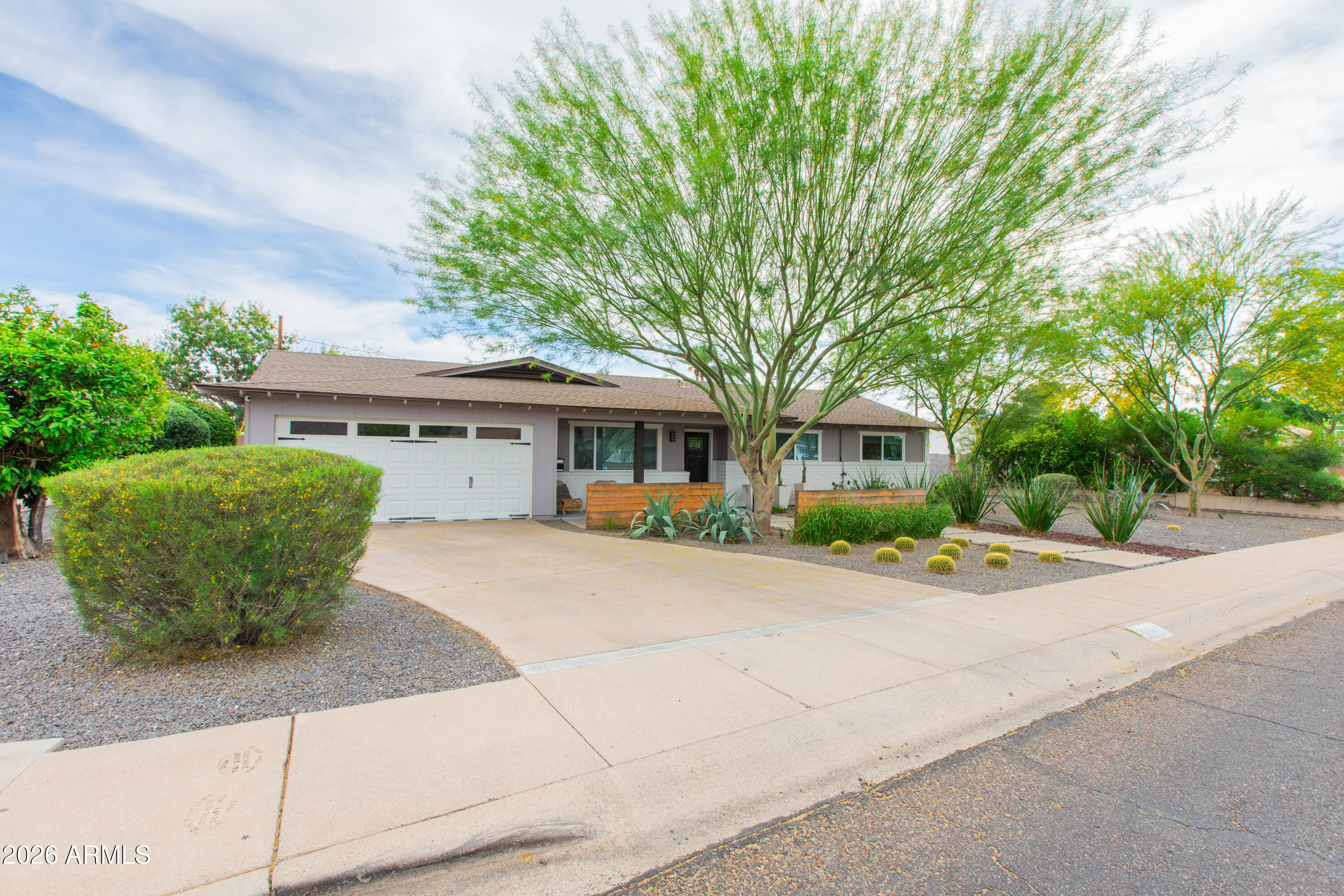 5541 East Cheery Lynn Road Phoenix, AZ 85018 - Photo 4 of 69 a front view of house with yard and green space