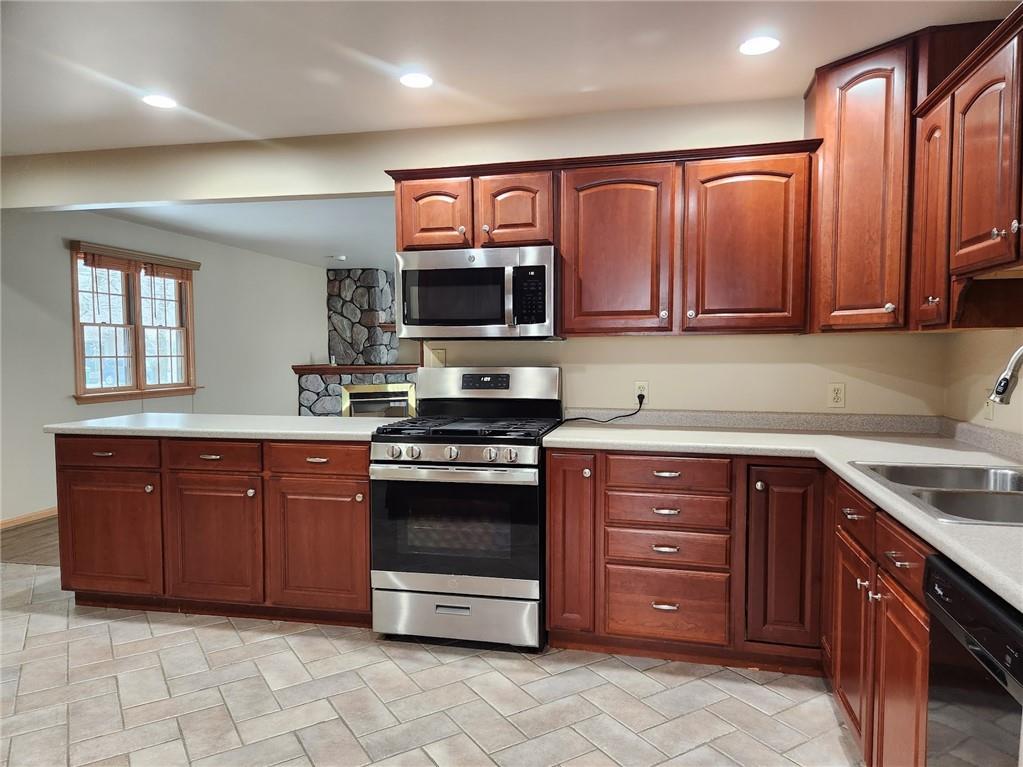 99 Buttercup Road Butler, PA 16001 - Photo 14 of 35 Stainless steel appliances and ample cabinetry!
