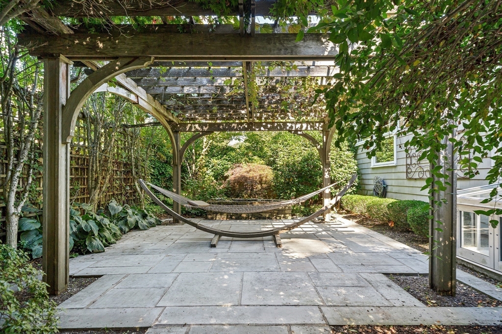 27 Radcliffe Road Wellesley, MA 02482 - Photo 33 of 38 a view of a pathway of a yard