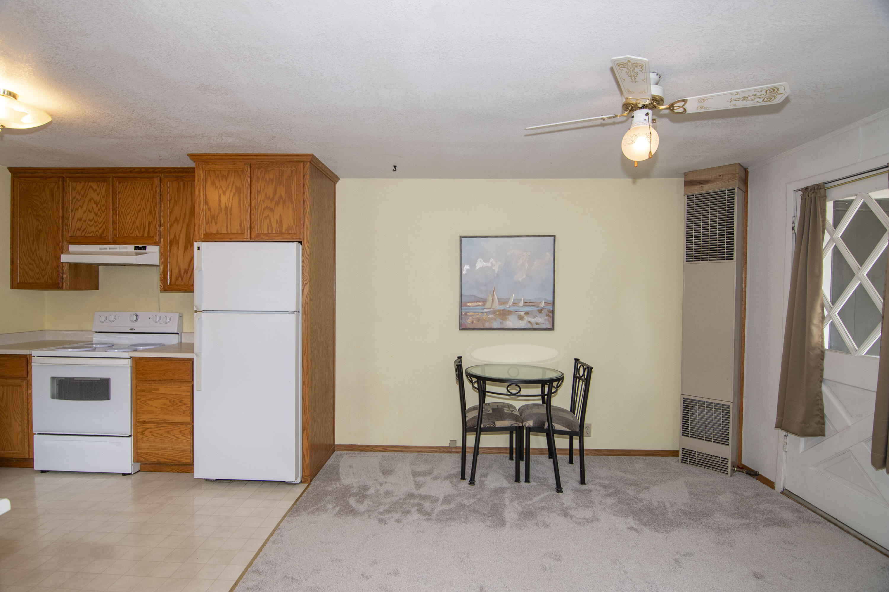 1728 Minear Road Medford, OR 97501 - Photo 61 of 68 ADU Dining/Kitchen