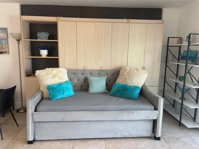 $2,000 | 2900 Northeast 30th Street, Unit B2, Fort Lauderdale, FL 33306