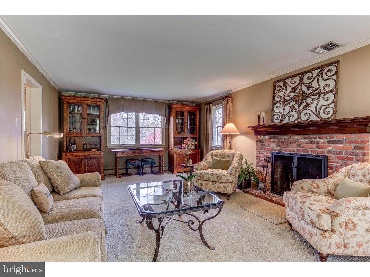 150 Arden Road Conshohocken, PA 19428 - Photo 4 of 23 Living Room