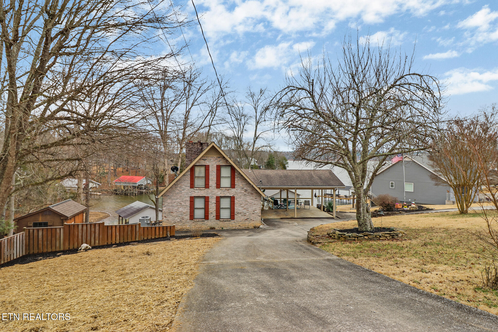 165 Lakeshore Court Spring City, TN 37381 - Photo 2 of 58 if1a9419-if1a9423