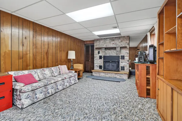 $725,000 | 165 Lakeshore Court, Spring City, TN 37381