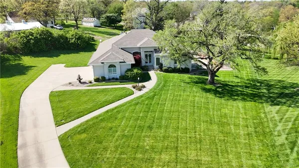 $689,500 | 3204 Harbor View Drive, St. Joseph, MO 64506
