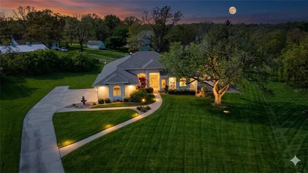 $689,500 | 3204 Harbor View Drive, St. Joseph, MO 64506