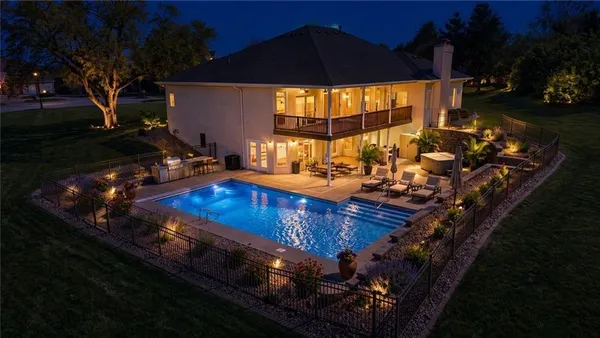 $689,500 | 3204 Harbor View Drive, St. Joseph, MO 64506