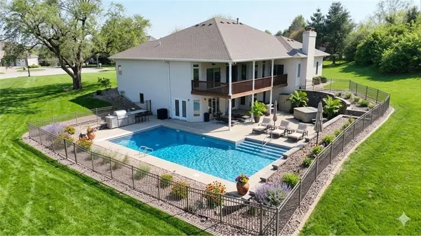 $689,500 | 3204 Harbor View Drive, St. Joseph, MO 64506