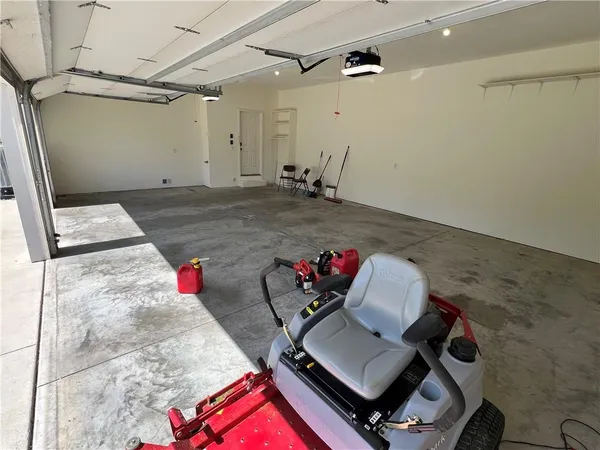 $689,500 | 3204 Harbor View Drive, St. Joseph, MO 64506