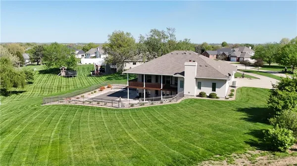 $689,500 | 3204 Harbor View Drive, St. Joseph, MO 64506