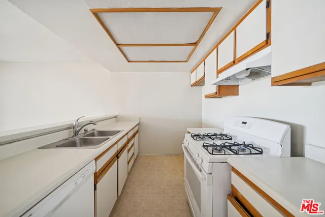 $1,995 | 1519 North Martel Avenue, Unit 204, Los Angeles, CA 90046