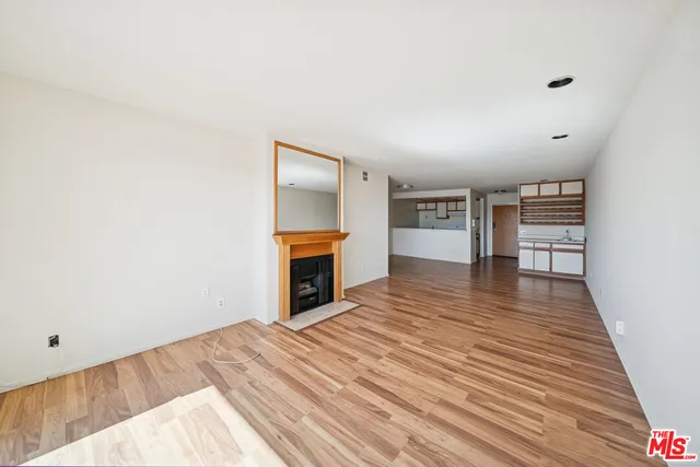 $1,995 | 1519 North Martel Avenue, Unit 204, Los Angeles, CA 90046