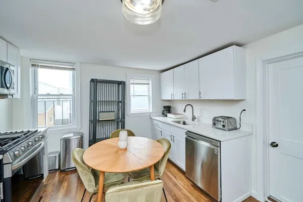 $3,500 | 241 E Street, Unit 2, Boston, MA 02127