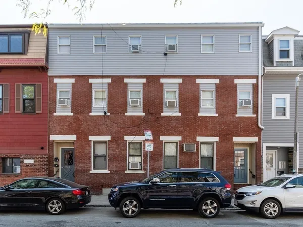 $3,500 | 241 E Street, Unit 2, Boston, MA 02127