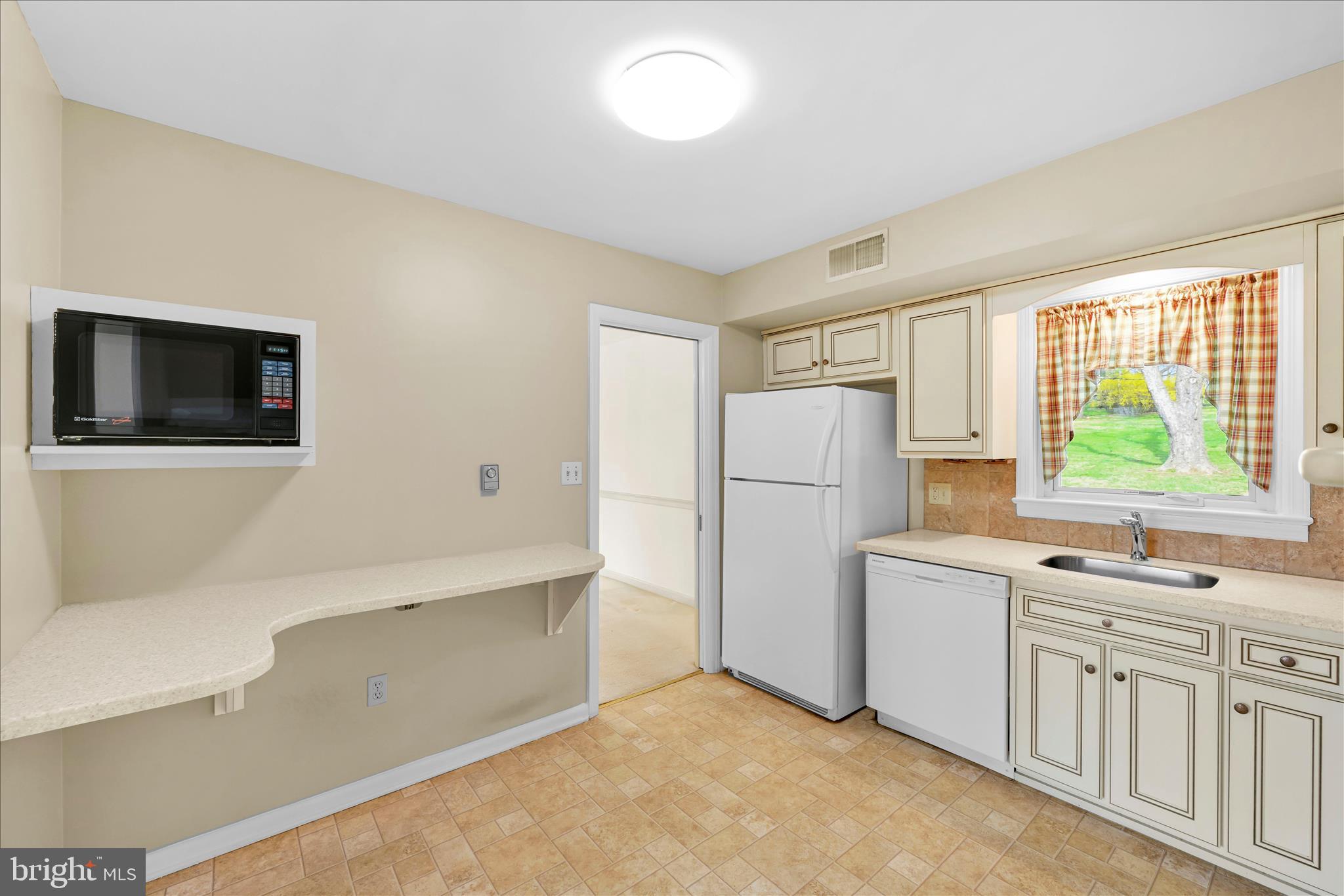 2341 Butter Road Lancaster, PA 17601 - Photo 19 of 50 Kitchen