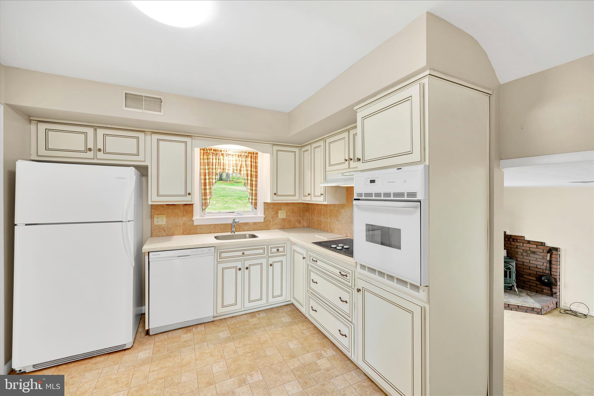 2341 Butter Road Lancaster, PA 17601 - Photo 20 of 50 Kitchen