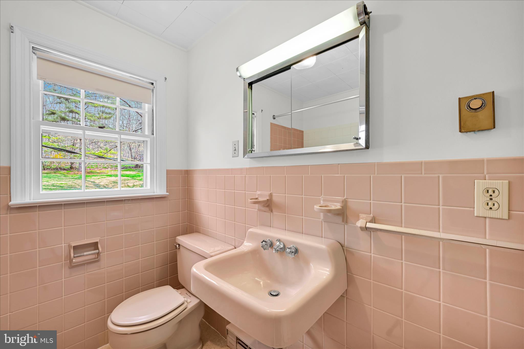 2341 Butter Road Lancaster, PA 17601 - Photo 25 of 50 Primary Bathroom