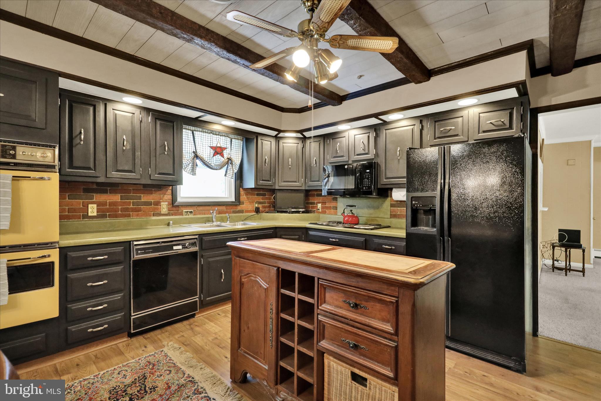 833 Joan Terrace Reading, PA 19611 - Photo 23 of 51 Kitchen