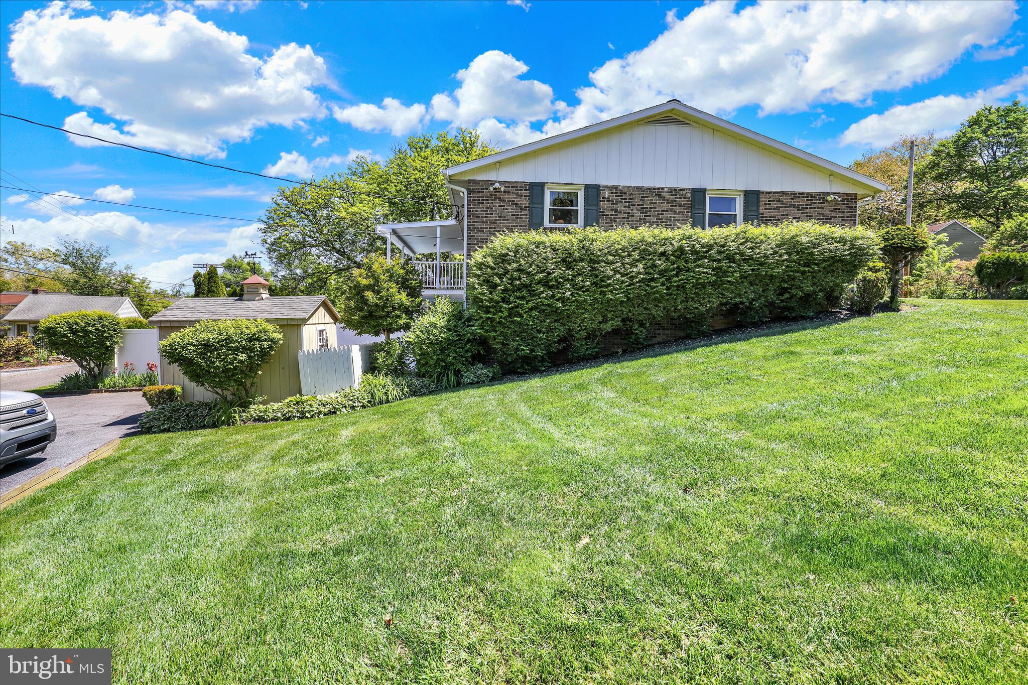 833 Joan Terrace Reading, PA 19611 - Photo 6 of 51 Side of home