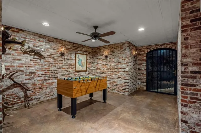 a view of a livingroom with furniture and a ceiling fan