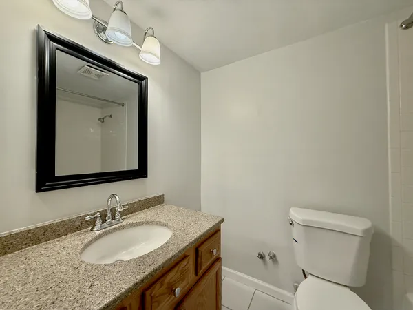 $1,600 | 337 North Carter Street, Unit 102, Palatine, IL 60067