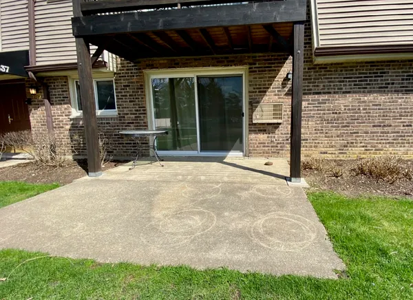 $1,600 | 337 North Carter Street, Unit 102, Palatine, IL 60067
