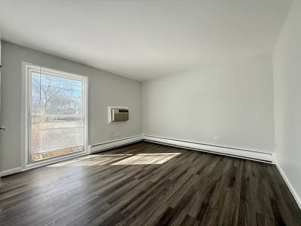 $1,600 | 337 North Carter Street, Unit 102, Palatine, IL 60067