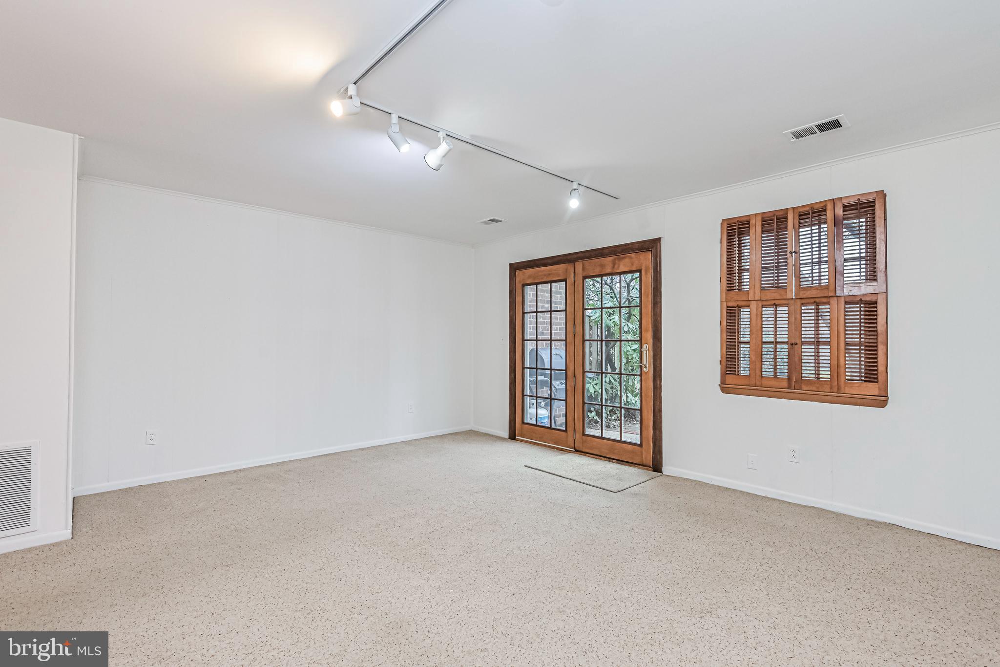 3851 Chain Bridge Road Fairfax, VA 22030 - Photo 39 of 46 Family Room