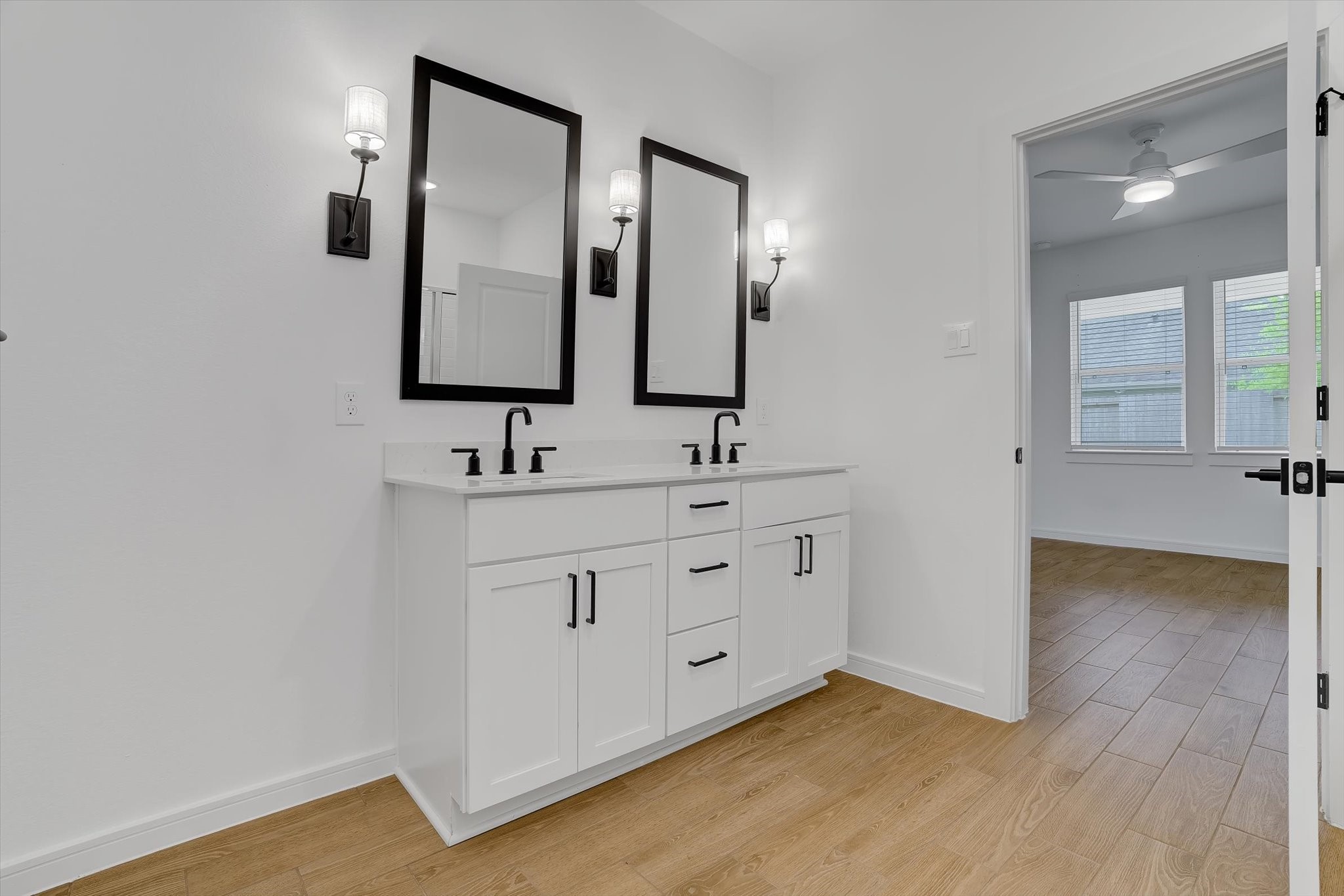8438 Bay Rdg Circle Baytown, TX 77523 - Photo 21 of 40 Primary Bath