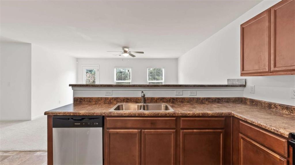 31 Southfork Drive Rome, GA 30165 - Photo 5 of 24 a kitchen with granite countertop a sink and cabinets