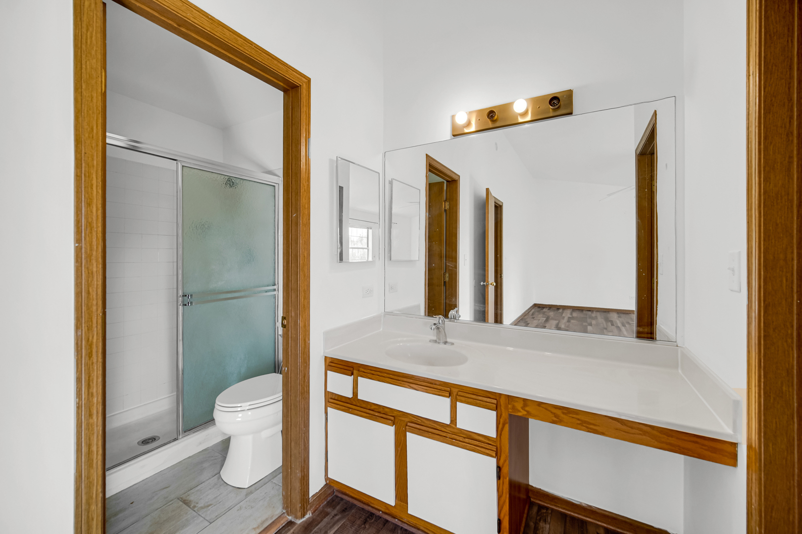 55 King Drive Streamwood, IL 60107 - Photo 12 of 18 a bathroom with a sink and a mirror