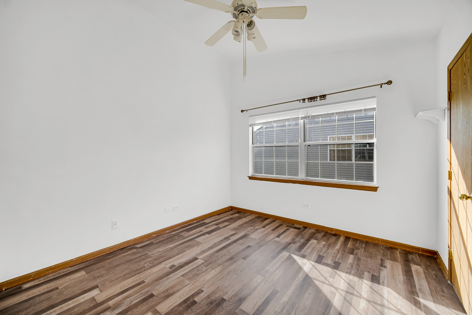 55 King Drive Streamwood, IL 60107 - Photo 9 of 18 a view of an empty room with a window