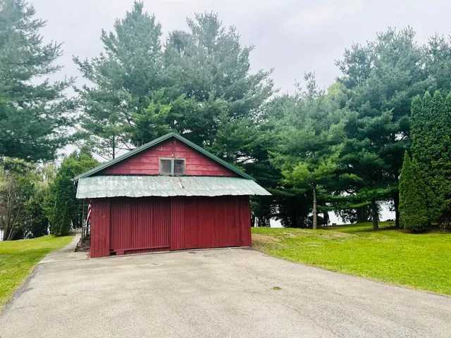 $420,900 | W10904 Glen Drive, Beaver Dam, WI 53916