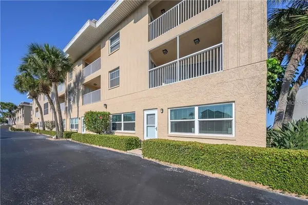 $3,000 | 3100 Gulf Boulevard, Unit 334, Belleair Beach, FL 33786