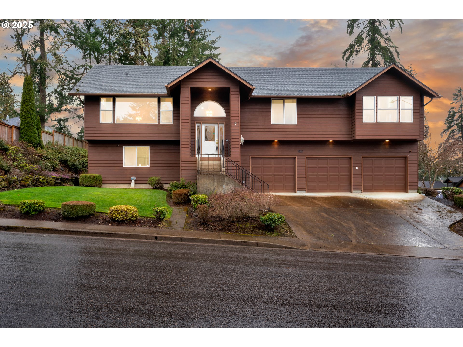 1002 South 69th Street Springfield, OR 97478 - Photo 1 of 44 a front view of a house with a yard