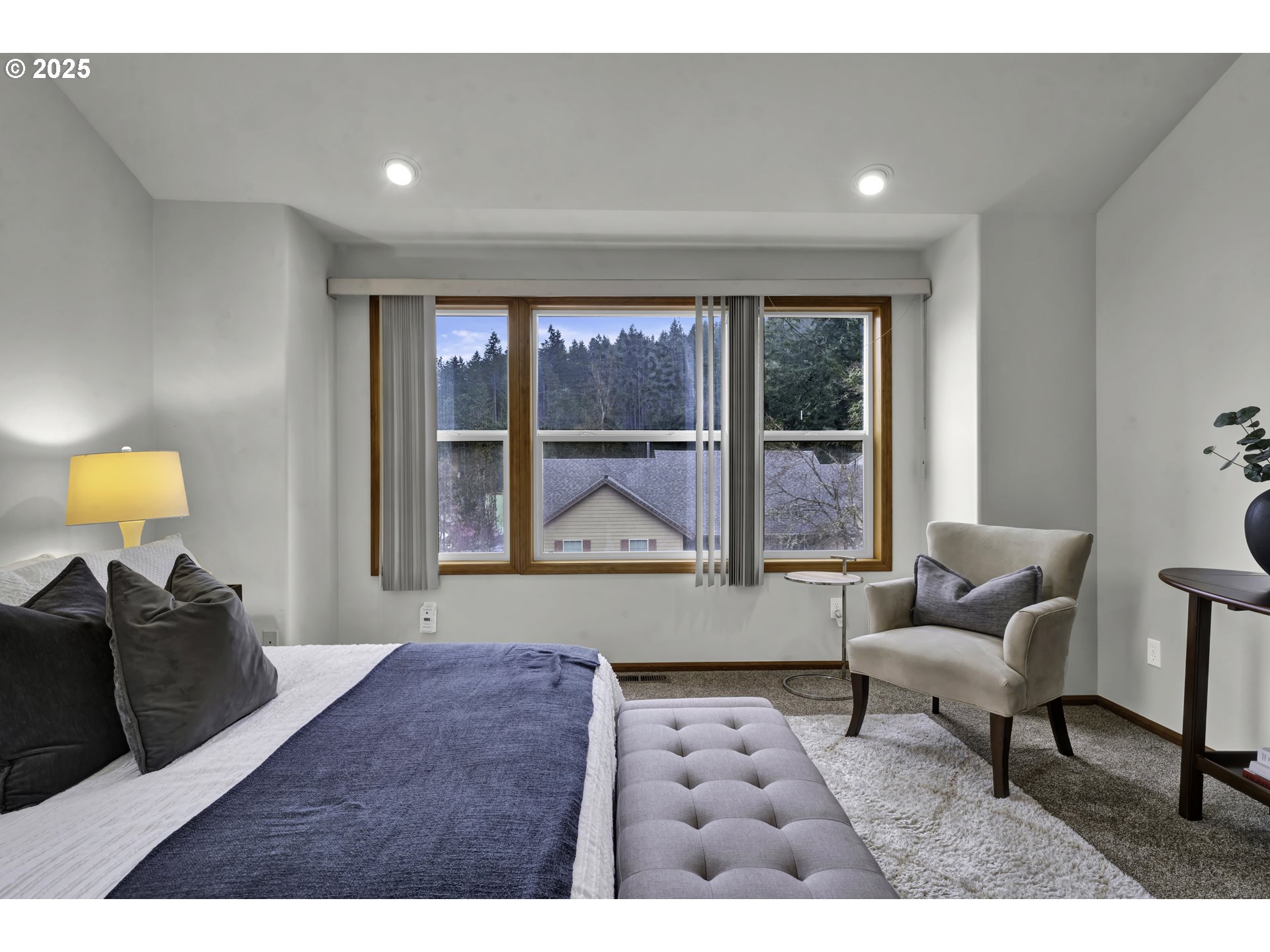 1002 South 69th Street Springfield, OR 97478 - Photo 21 of 44 a living room with furniture and a large window