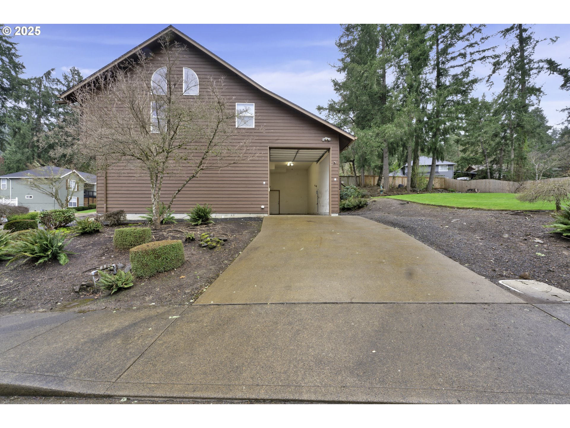 1002 South 69th Street Springfield, OR 97478 - Photo 33 of 44 a view of a house with a yard